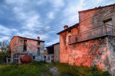 Varini-deserted-houses